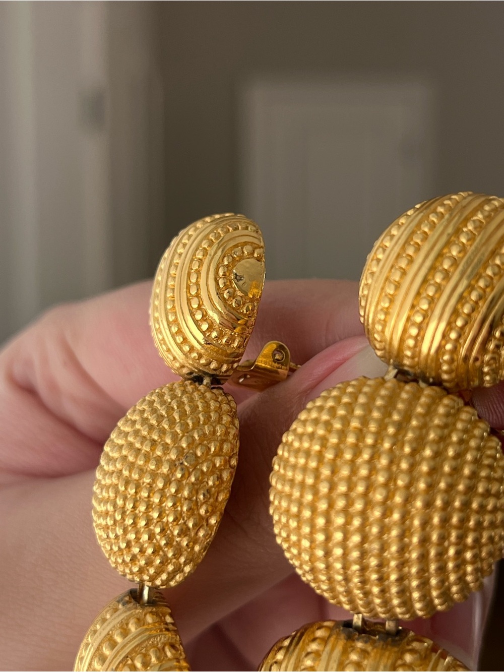 Authentic Vintage Dior Dotted Textured Ball Gradual Drop Gold Clip-On Earrings - Picture 6 of 8